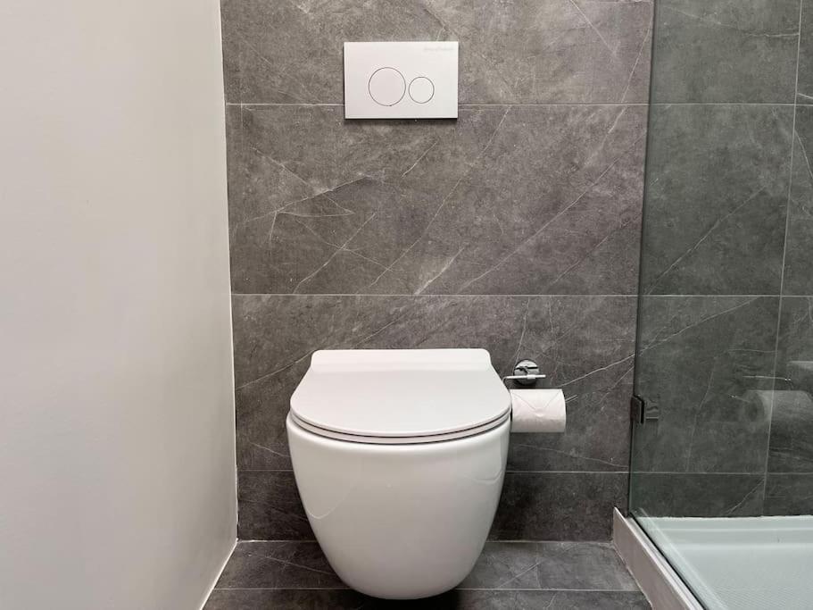 New Ample And Cozy One Bedroom In Brooklyn At Rem-casa * Nova Iorque