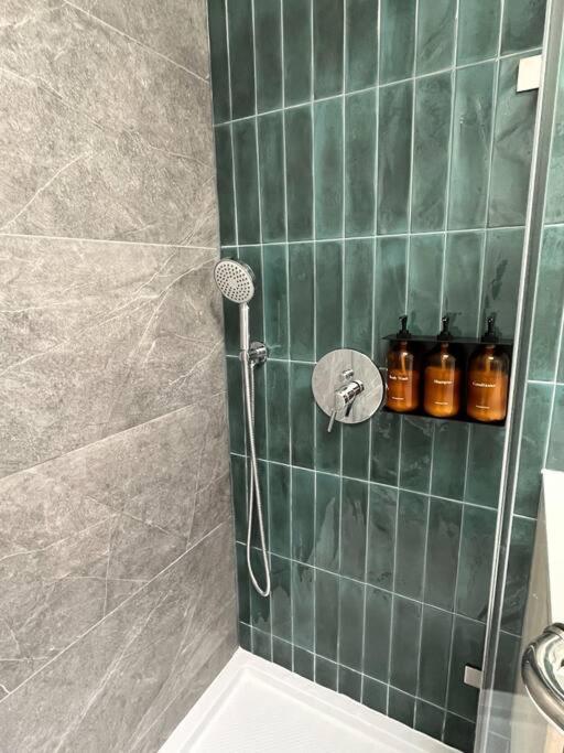 Apartamento New Ample And Cozy One Bedroom In Brooklyn At Rem-casa Nova Iorque